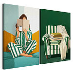 Impression sur toile modulaire Une femme en pyjama en train de lire un livre, avec une pile de livres à côté d'elle